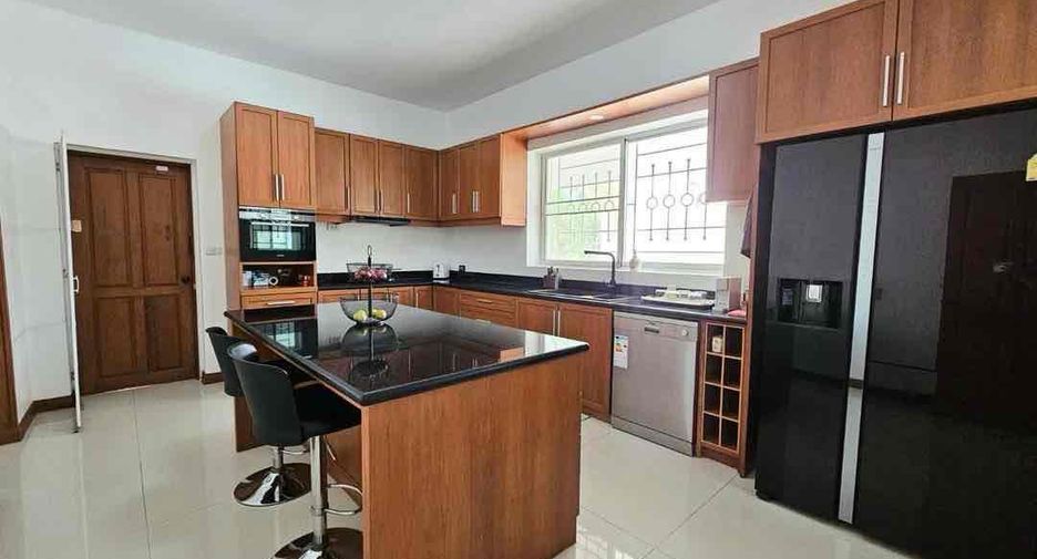 For rent 6 bedrooms villa in Bang Lamung, Chonburi