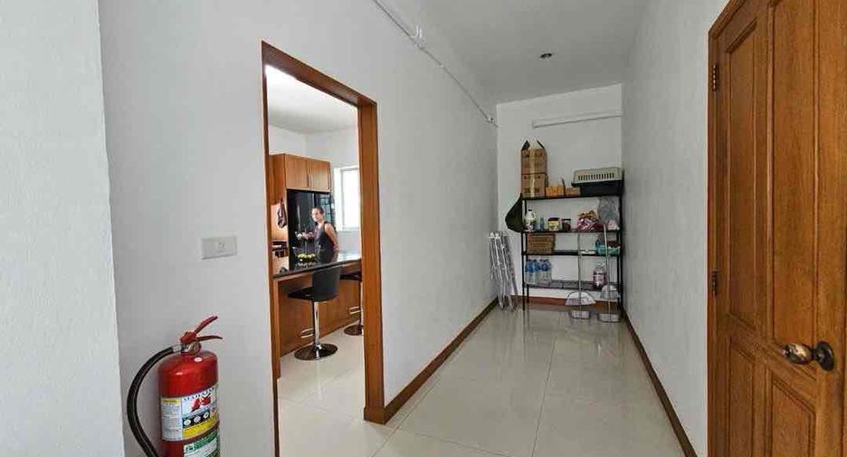 For rent 6 bedrooms villa in Bang Lamung, Chonburi