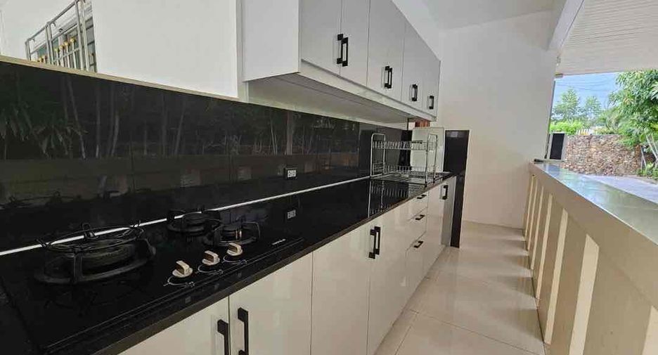 For rent 6 bedrooms villa in Bang Lamung, Chonburi
