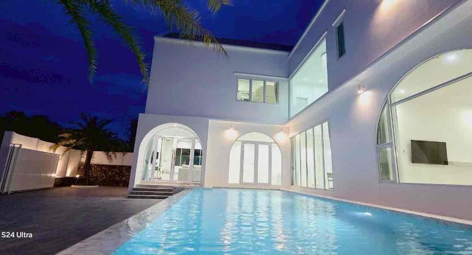 À louer 4 chambres villa à Bang Lamung, Chonburi