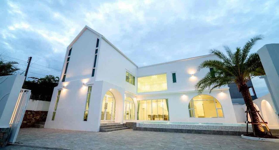 À louer 4 chambres villa à Bang Lamung, Chonburi