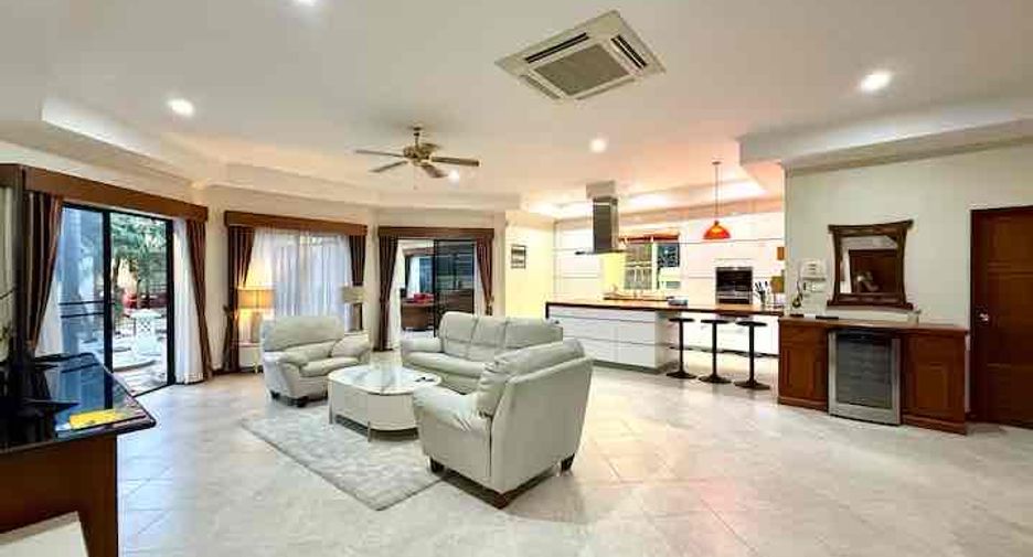 For rent 4 ベッドルーム villa in Bang Lamung, Chonburi