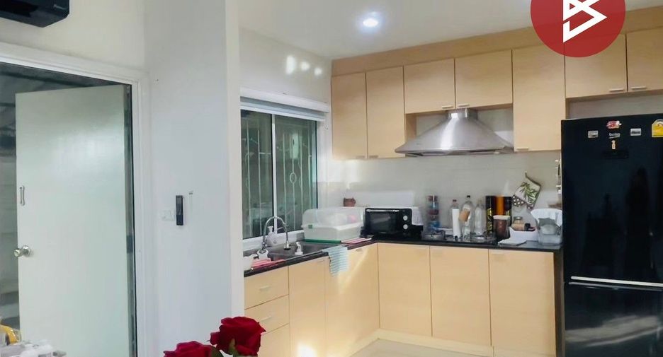For sale 3 bedrooms townhouse in Sai Mai, Bangkok