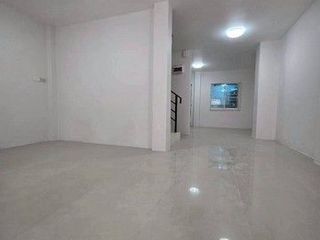 For sale 3 bedrooms townhouse in Ban Bueng, Chonburi