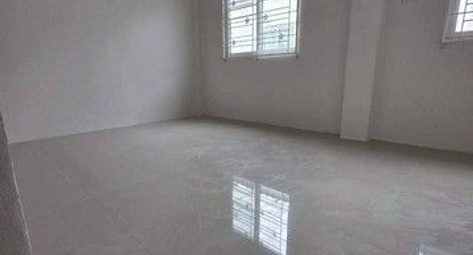 Casa adosada en venta de 3 habitaciones en Ban Bueng, Chonburi