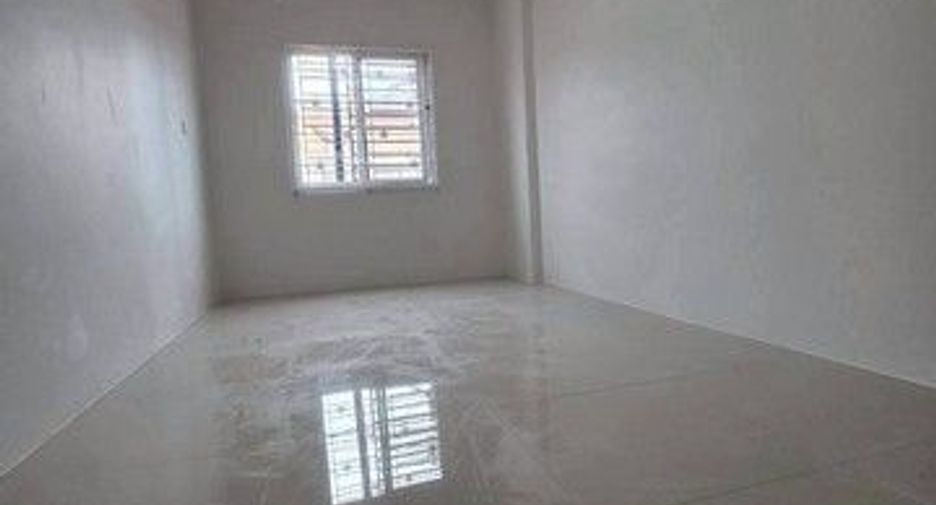 Casa adosada en venta de 3 habitaciones en Ban Bueng, Chonburi