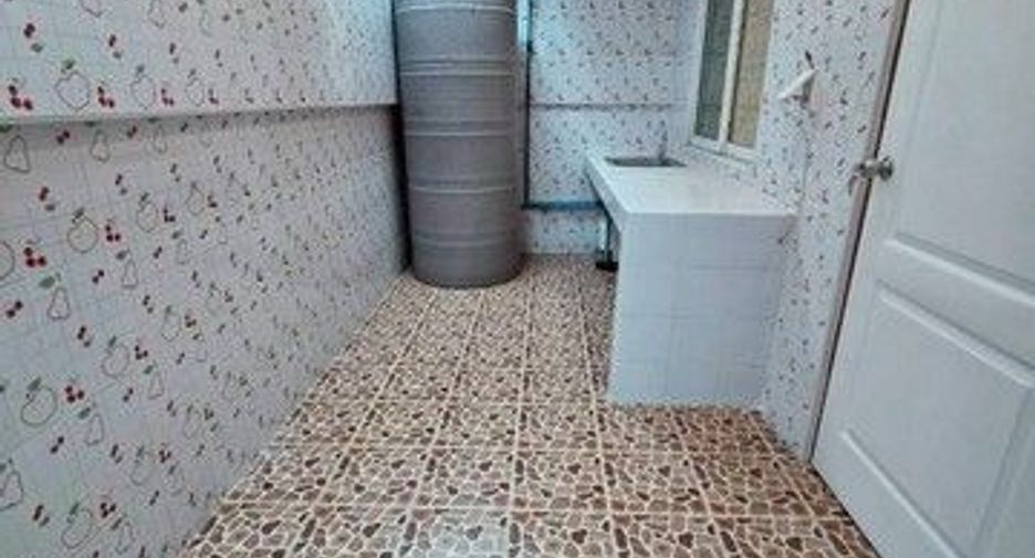 Casa adosada en venta de 3 habitaciones en Ban Bueng, Chonburi