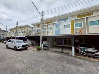 For sale 3 bedrooms townhouse in Ban Bueng, Chonburi