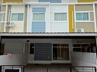 For sale 3 bedrooms townhouse in Ban Bueng, Chonburi