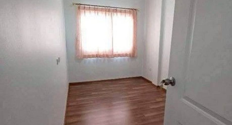 Casa adosada en venta de 3 habitaciones en Ban Bueng, Chonburi
