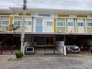 For sale 3 bedrooms townhouse in Ban Bueng, Chonburi
