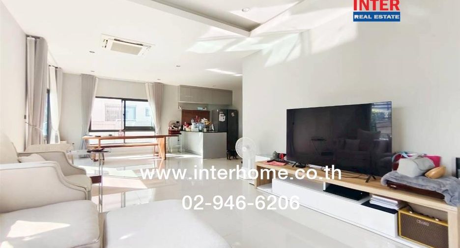For sale 4 bedrooms house in Mueang Pathum Thani, Pathum Thani
