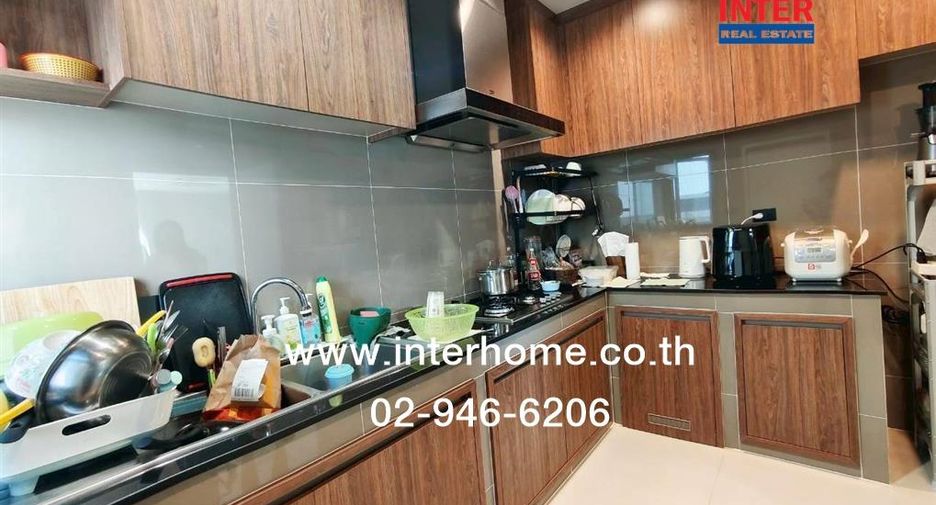For sale 4 bedrooms house in Mueang Pathum Thani, Pathum Thani