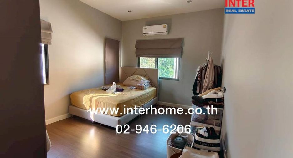 For sale 4 bedrooms house in Mueang Pathum Thani, Pathum Thani