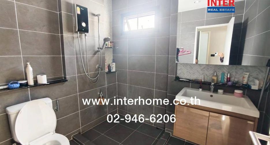 For sale 4 bedrooms house in Mueang Pathum Thani, Pathum Thani