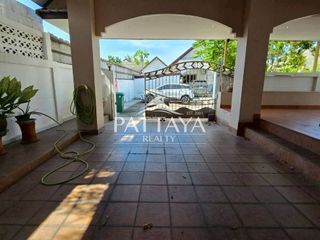 Casa en alquiler de 3 habitaciones en Bang Lamung, Chonburi