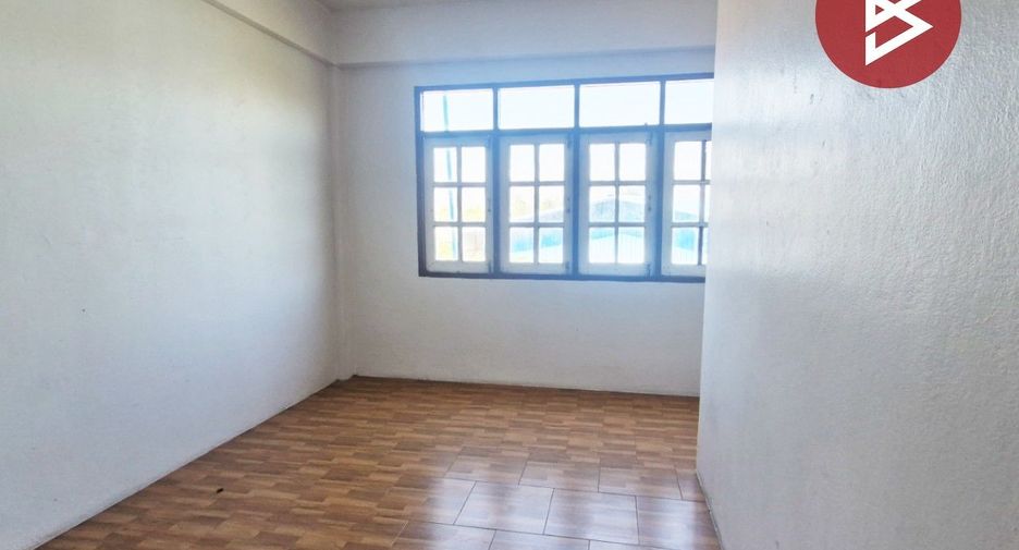 Local comercial en venta de 3 habitaciones en Chai Badan, Lopburi