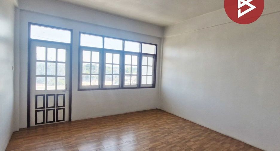 Local comercial en venta de 3 habitaciones en Chai Badan, Lopburi