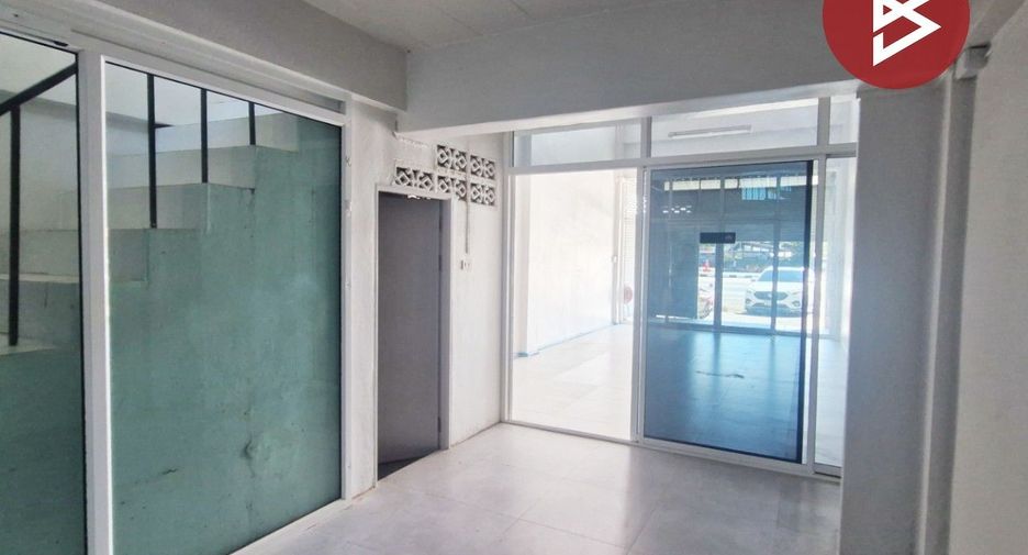 Local comercial en venta de 3 habitaciones en Chai Badan, Lopburi