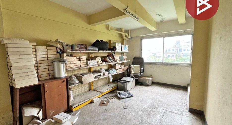 For sale 6 bedrooms retail Space in Min Buri, Bangkok