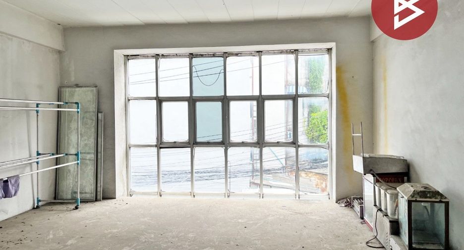 For sale 6 bedrooms retail Space in Min Buri, Bangkok
