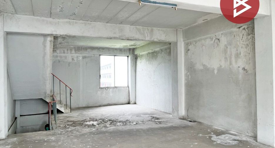 For sale 6 bedrooms retail Space in Min Buri, Bangkok