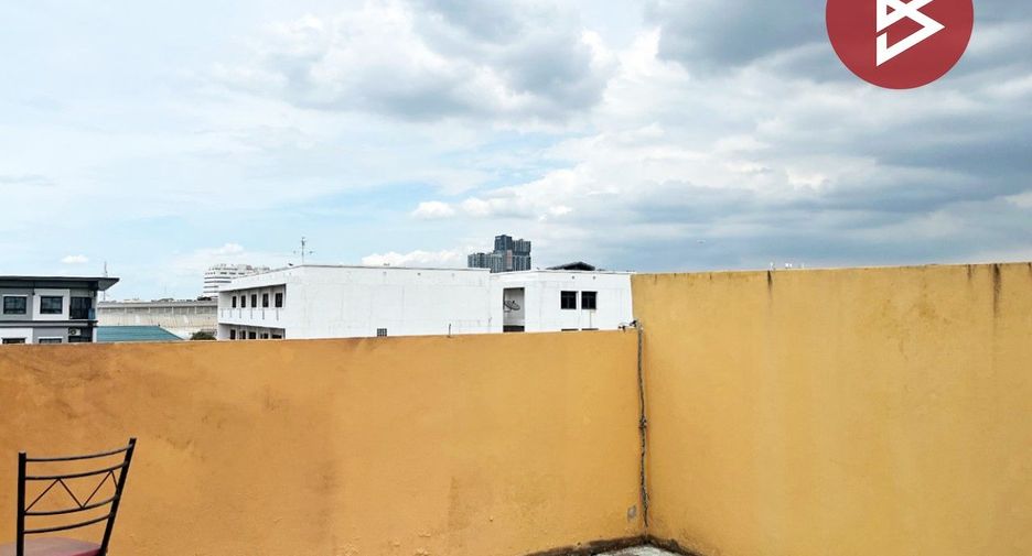 For sale 6 bedrooms retail Space in Min Buri, Bangkok