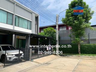 Casa adosada en alquiler y en venta de 3 habitaciones en Saphan Sung, Bangkok