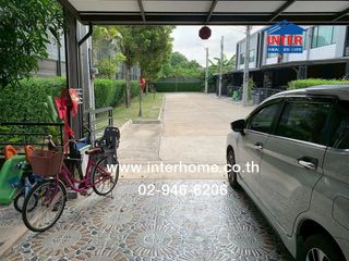 Casa adosada en alquiler y en venta de 3 habitaciones en Saphan Sung, Bangkok