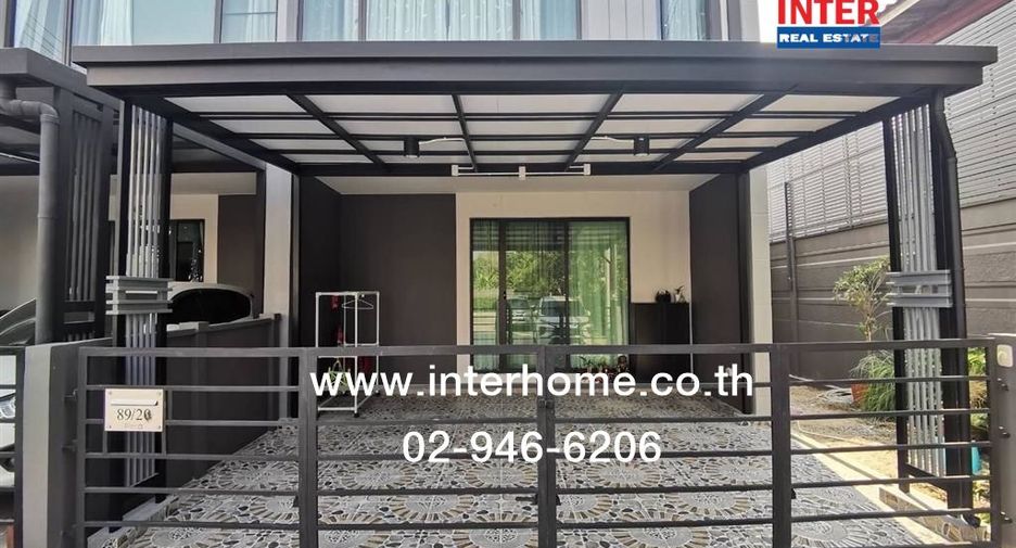 Casa adosada en alquiler y en venta de 3 habitaciones en Saphan Sung, Bangkok