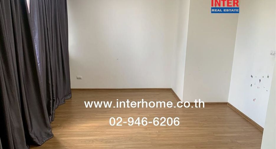 Casa adosada en alquiler y en venta de 3 habitaciones en Saphan Sung, Bangkok