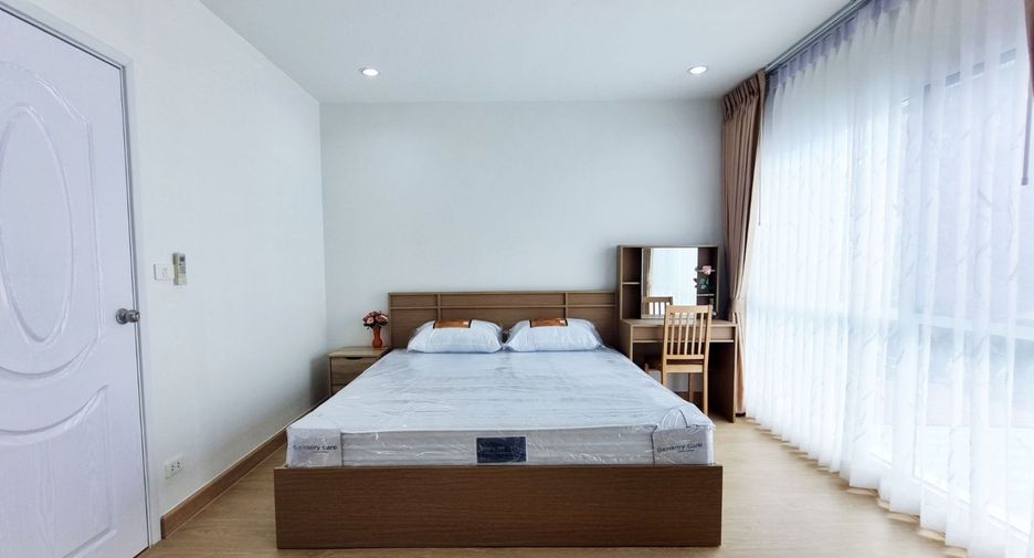 Casa adosada en alquiler de 4 habitaciones en Suan Luang, Bangkok