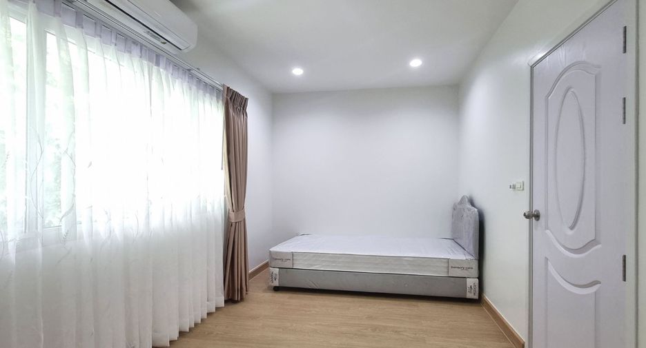 Casa adosada en alquiler de 4 habitaciones en Suan Luang, Bangkok