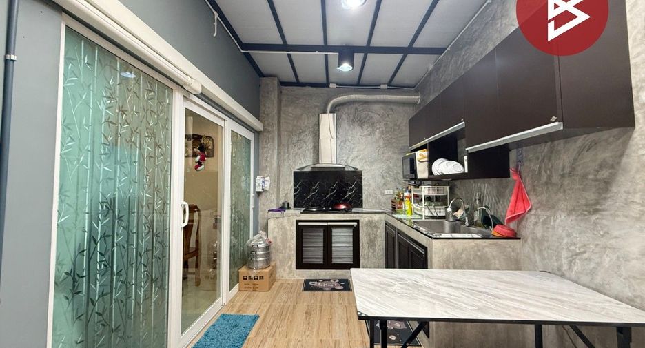 For sale 3 ベッドルーム townhouse in Mueang Samut Sakhon, Samut Sakhon