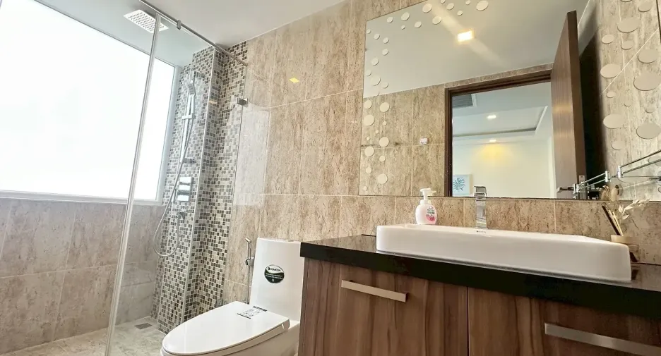 For rent and for sale 2 bedrooms condo in Bang Lamung, Chonburi