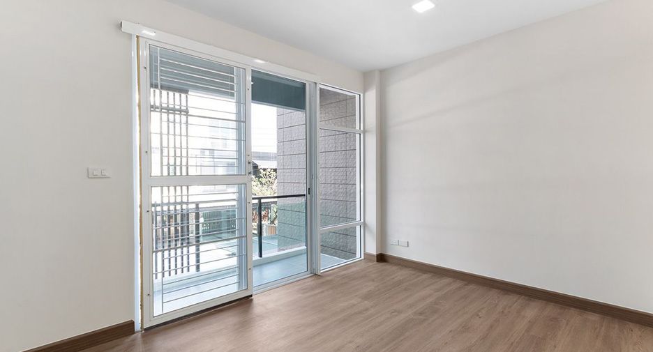 Reihenhaus zum Kauf mit 3 Zimmer in Bueng Kum, Bangkok