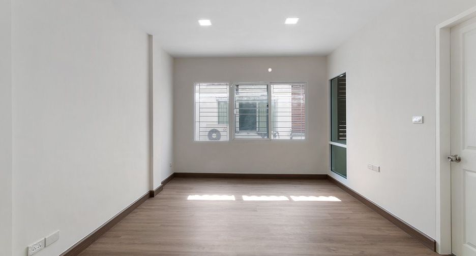Reihenhaus zum Kauf mit 3 Zimmer in Bueng Kum, Bangkok