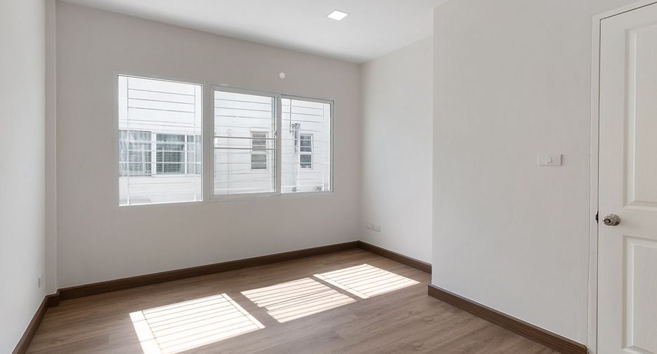 Reihenhaus zum Kauf mit 3 Zimmer in Bueng Kum, Bangkok