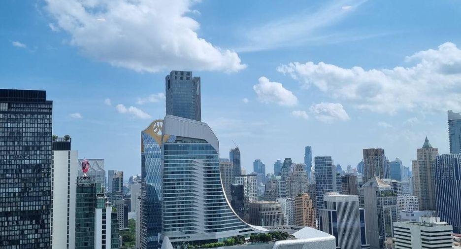 Wohnung zur Miete mit 2 Zimmer in Pathum Wan, Bangkok