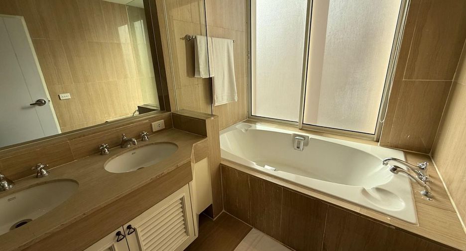For rent 2 ベッドルーム condo in Pathum Wan, Bangkok