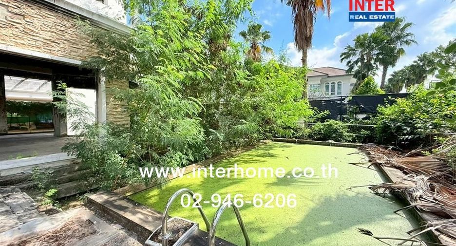 For sale 5 bedrooms house in Phra Khanong, Bangkok