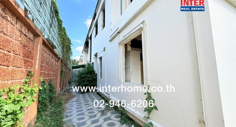 For sale 5 bedrooms house in Phra Khanong, Bangkok
