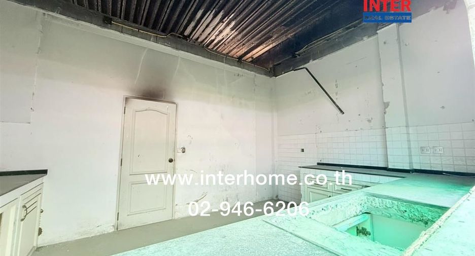 For sale 5 bedrooms house in Phra Khanong, Bangkok
