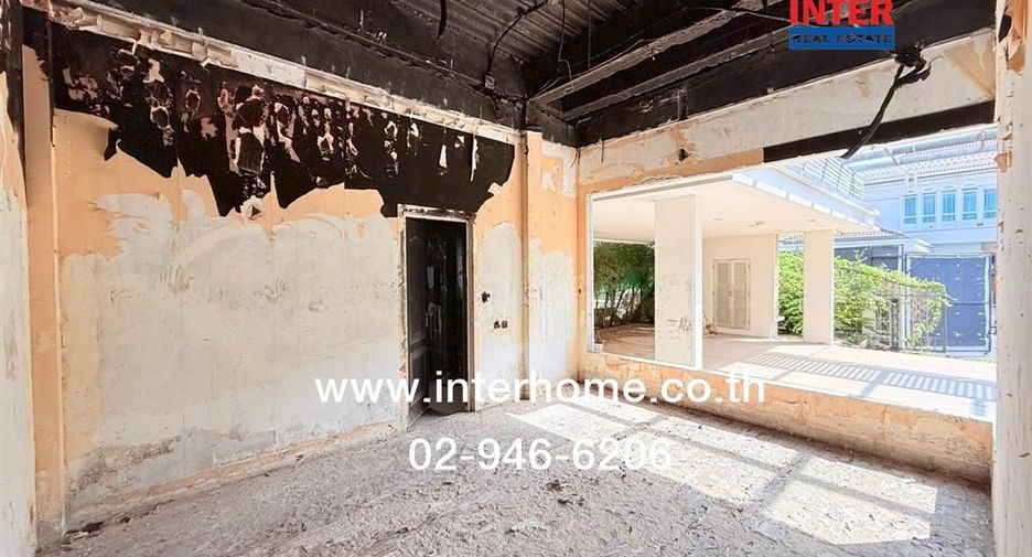 For sale 5 bedrooms house in Phra Khanong, Bangkok
