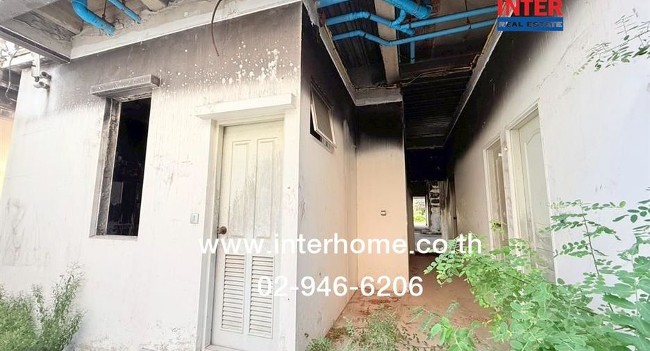 For sale 5 bedrooms house in Phra Khanong, Bangkok