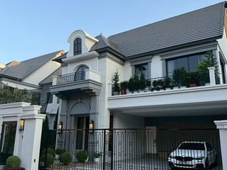 Casa en alquiler y en venta de 4 habitaciones en Bang Khen, Bangkok