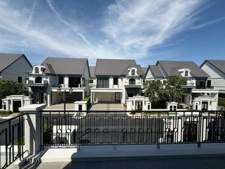 Casa en alquiler y en venta de 4 habitaciones en Bang Khen, Bangkok
