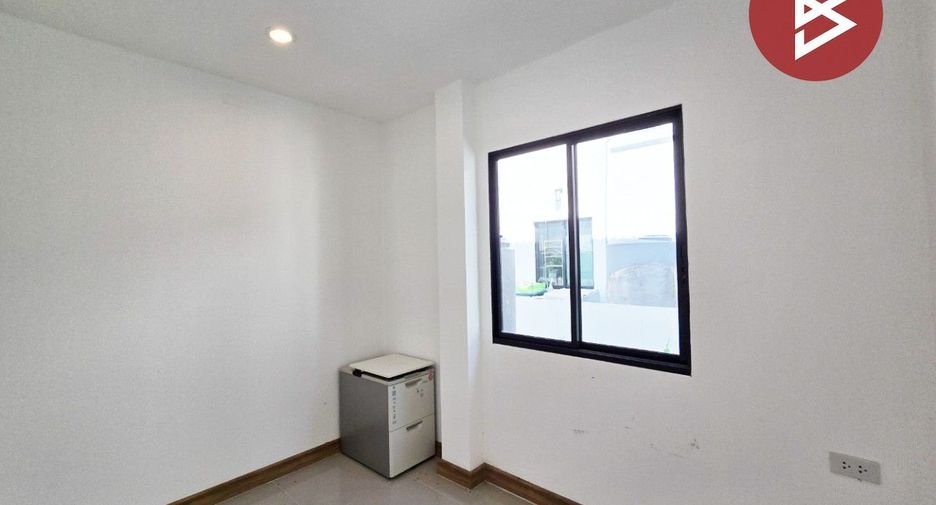 For sale 3 bedrooms house in Sam Khok, Pathum Thani