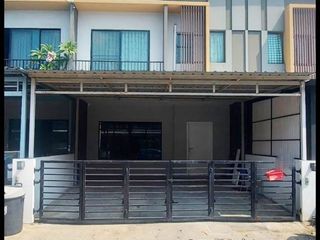 出租 3 卧室 联排别墅 在 Suan Luang, 曼谷