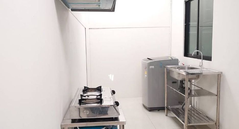 For rent 3 bedrooms townhouse in Suan Luang, Bangkok